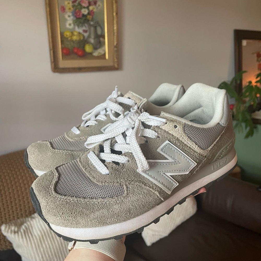 New Balance Women's Gray Sneakers - Style 574